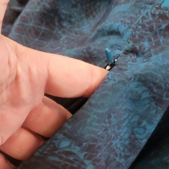 All in Motion Mid rise Run shorts 3" Teal Damask Size XXL - Picture 8 of 15